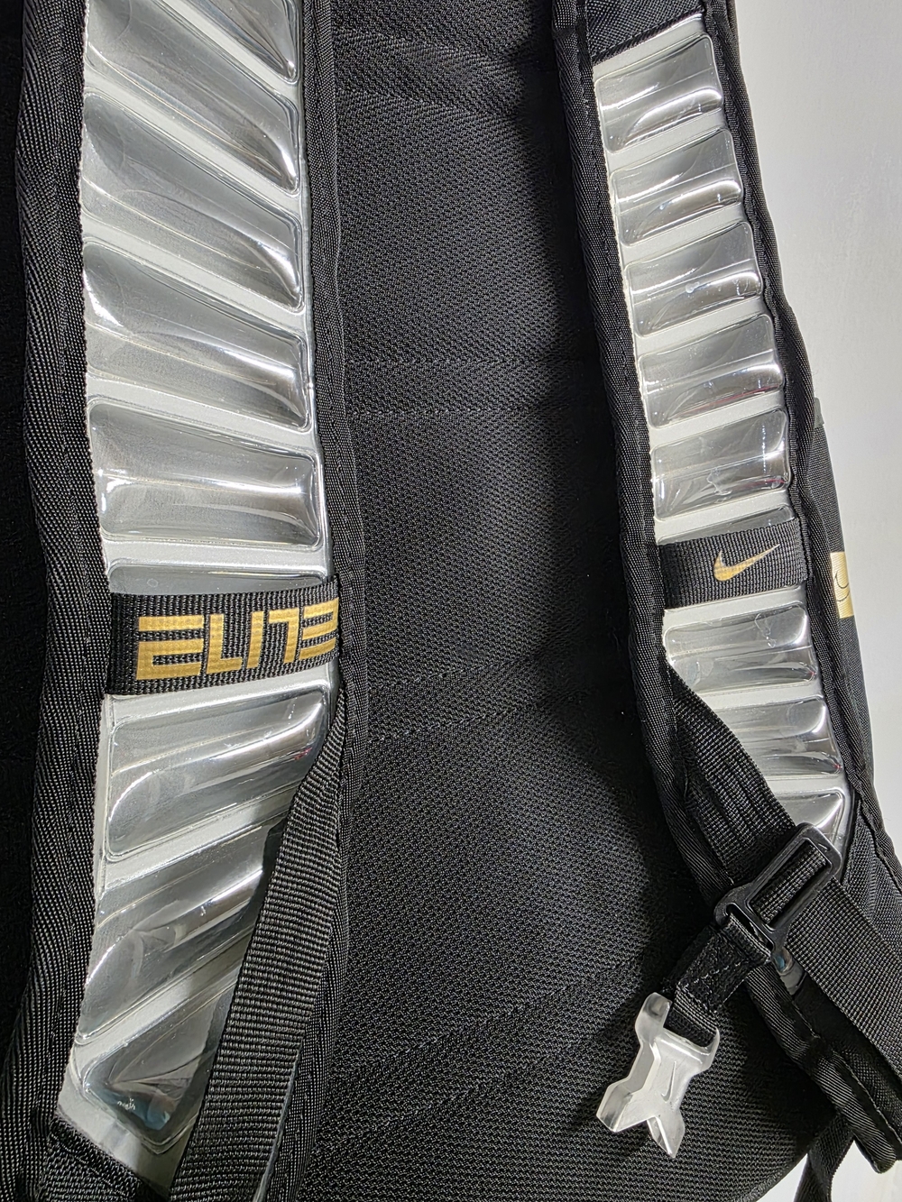 Nike Elite Shoulder Bag Black One Size Mens Padded Zip Pockets. - Picture 7 of 9
